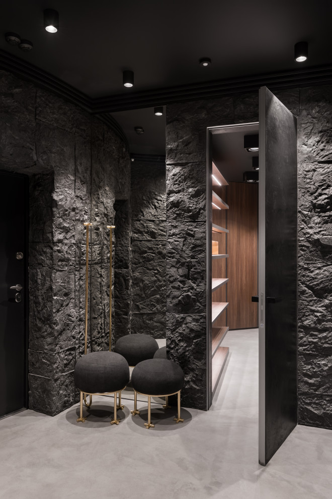 На фото: коридор среднего размера: освещение в стиле лофт с черными стенами, бетонным полом, серым полом, многоуровневым потолком и панелями на стенах