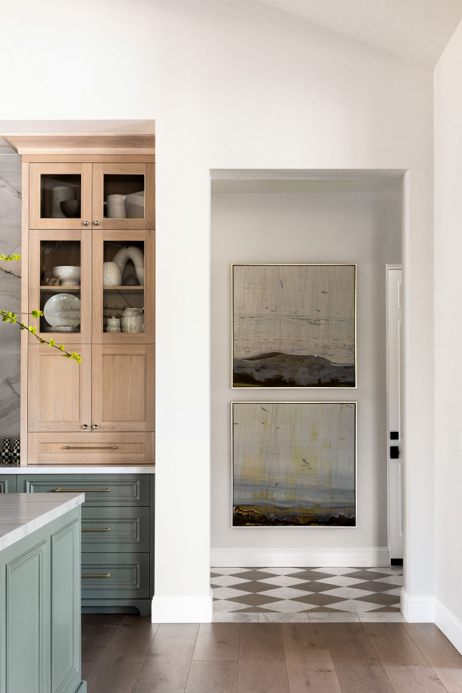 Transitional home design photo in Phoenix