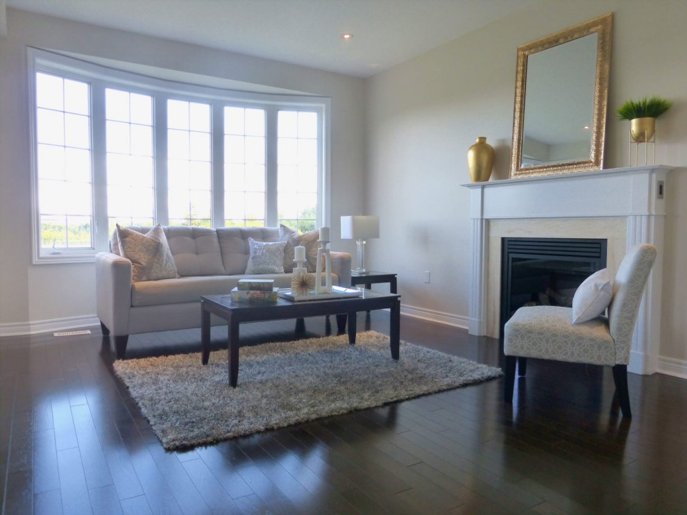 Example of a transitional home design design in Toronto