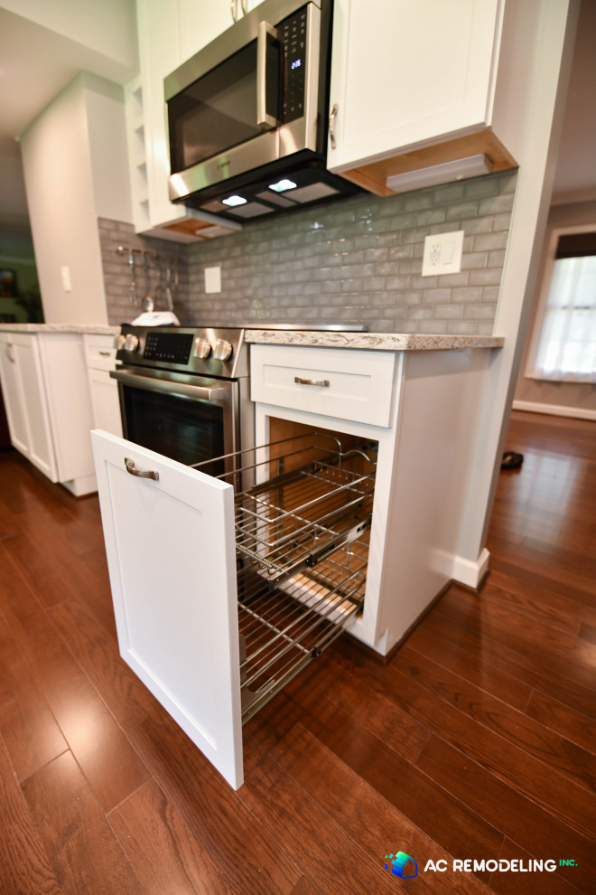 Transitional kitchen photo in DC Metro