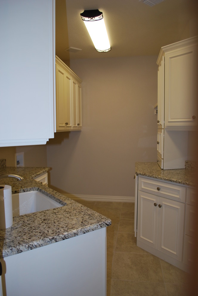 Home design - transitional home design idea in Austin