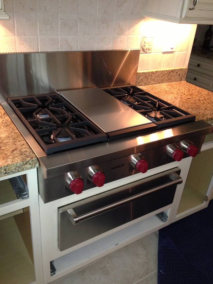 Kitchen - kitchen idea in St Louis