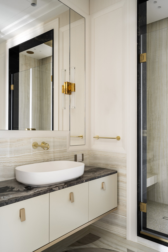 Шикарная квартира с белой мебелью