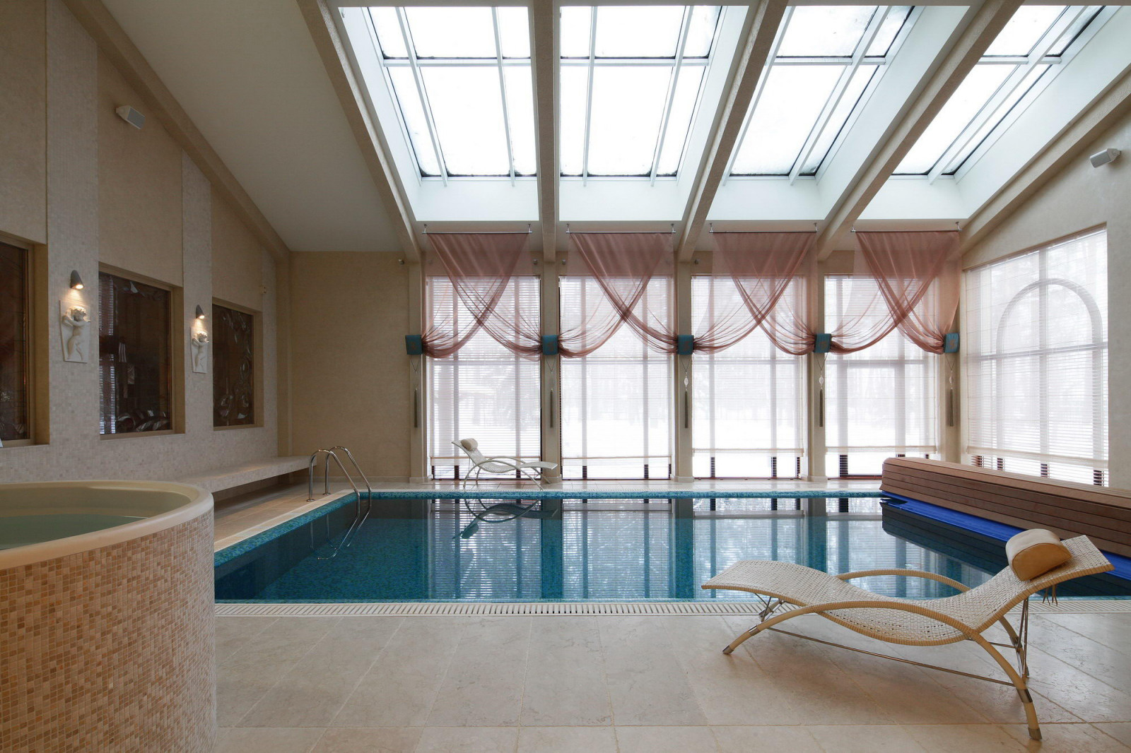 Дом в стиле неоклассика в коттеджном поселке Горки-6