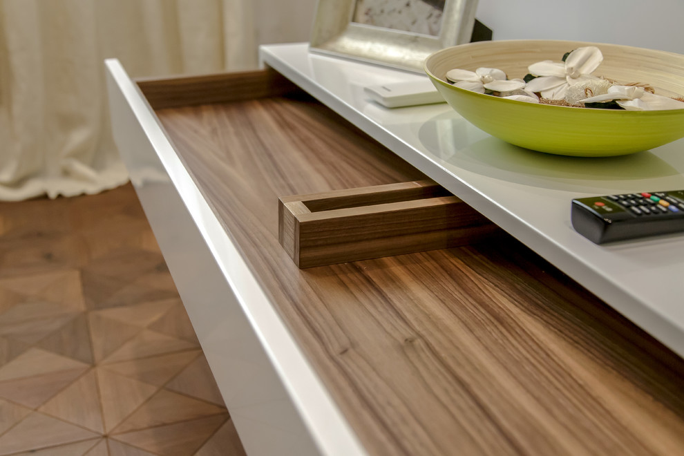 Спальня со стеклянным кубом