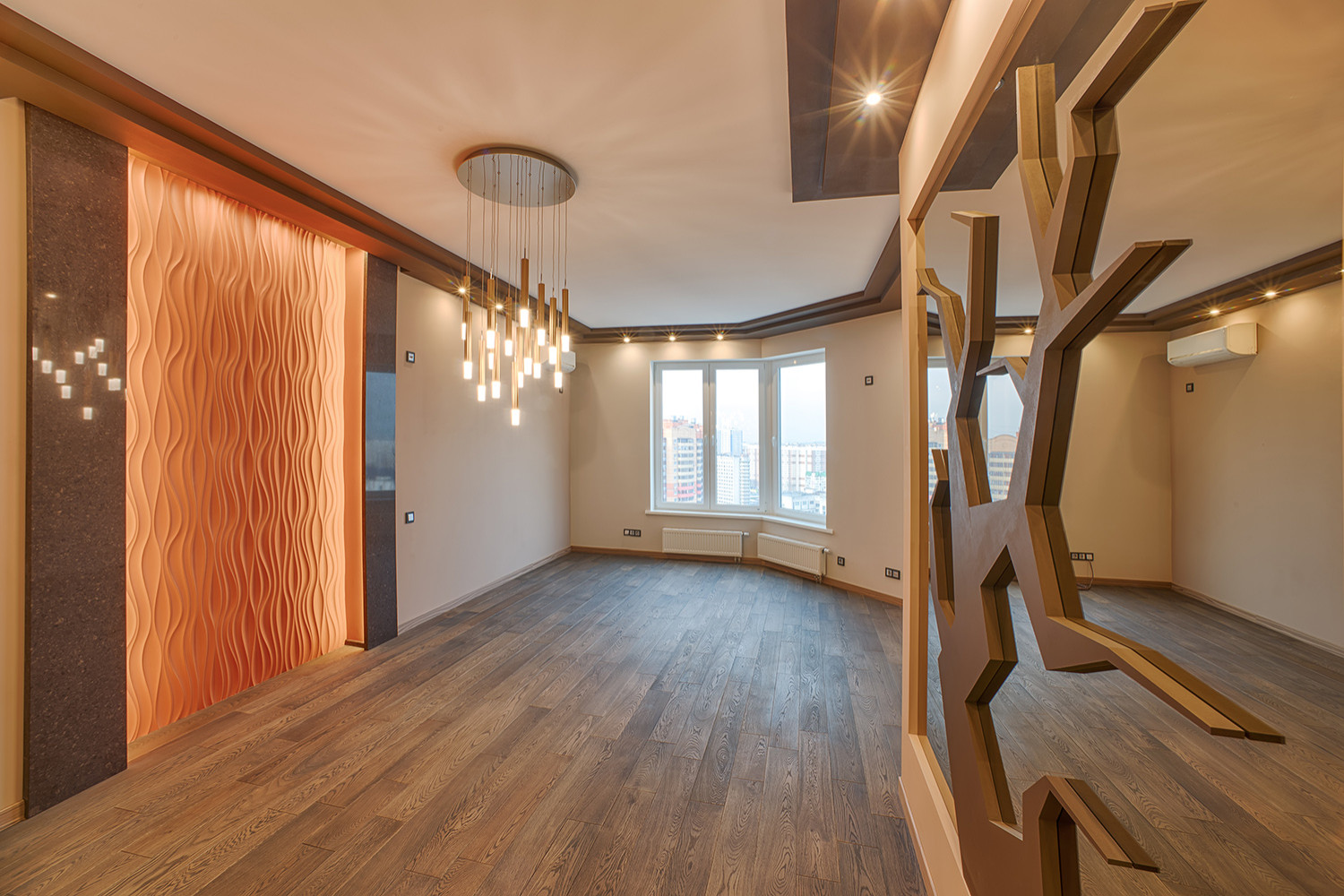 Гостиная по дизайн-проекту. Дерево с зеркальным фоном.