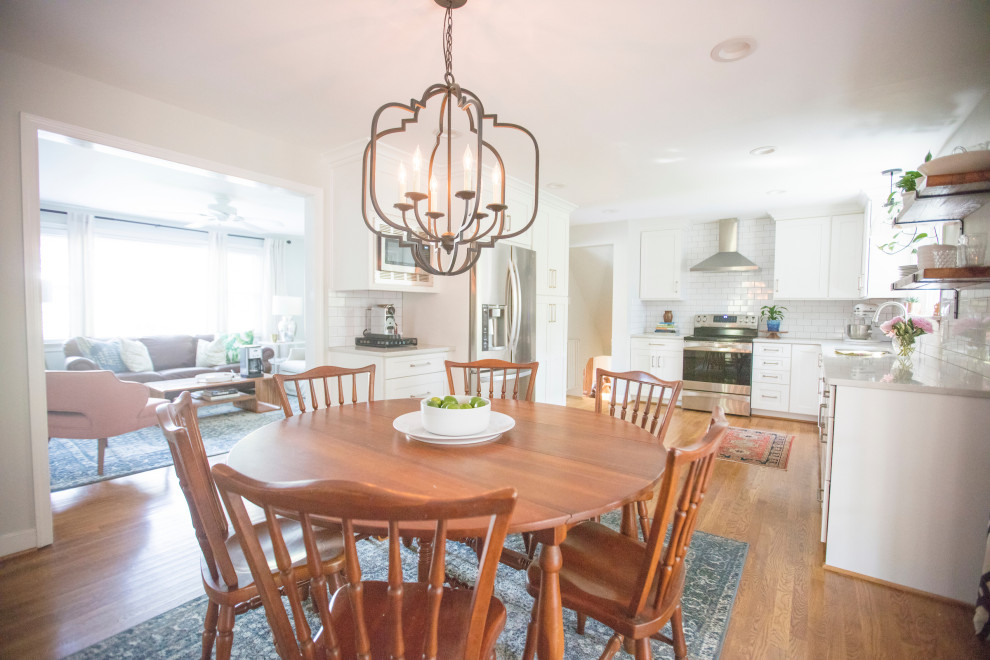Dining room - transitional dining room idea