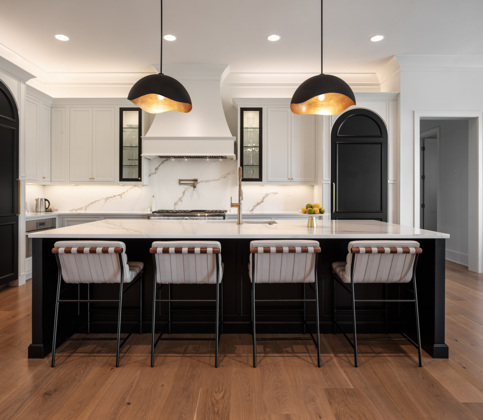 Kitchen - transitional kitchen idea in Cincinnati