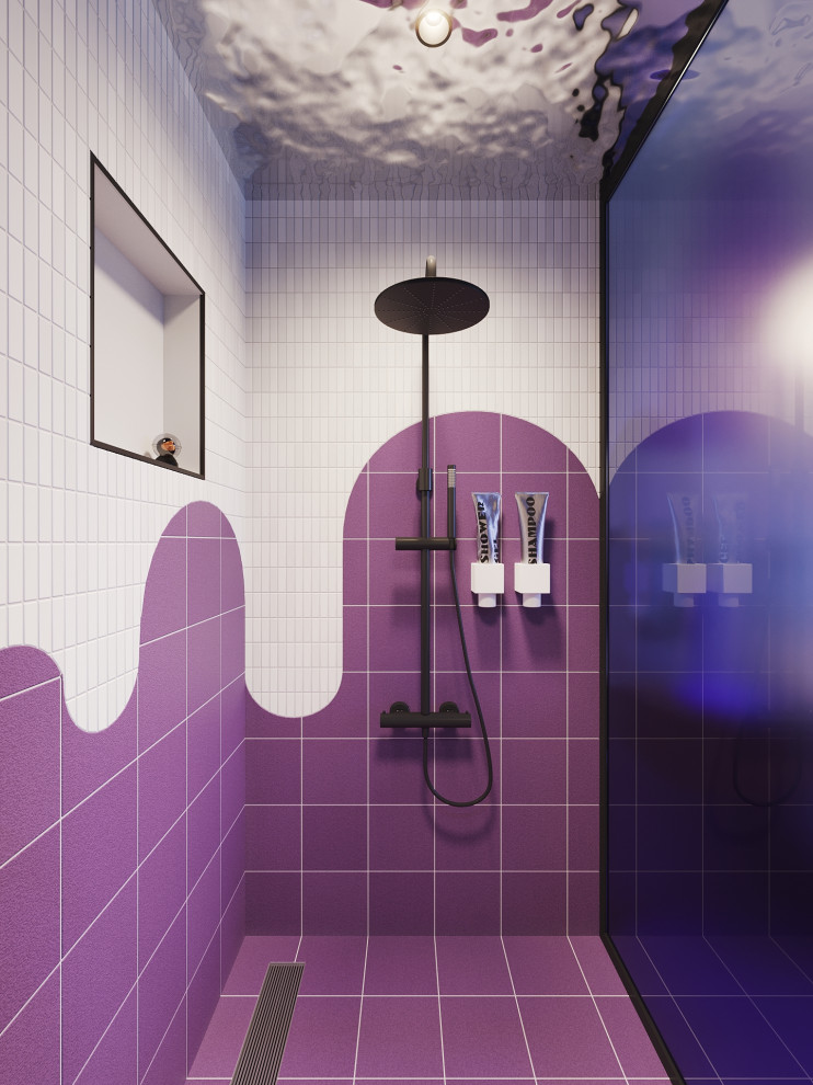 Modern inredning av ett badrum med dusch, med lila golv