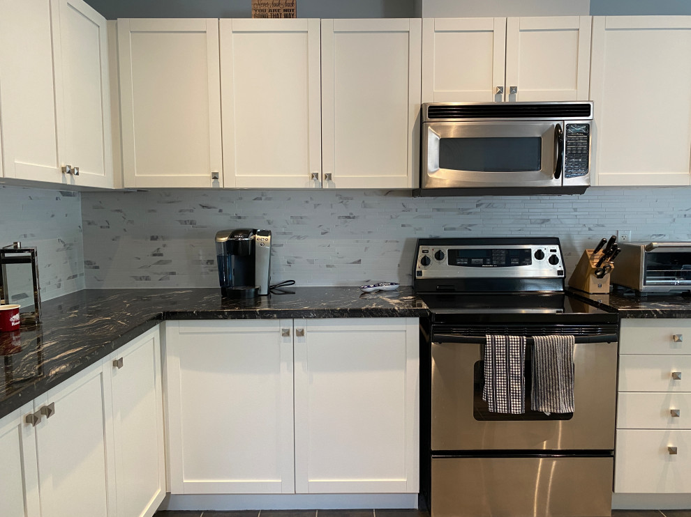 Kitchen - transitional kitchen idea