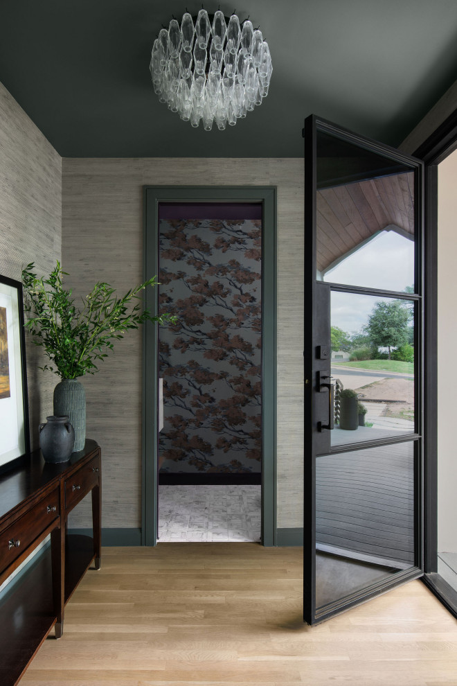 Example of a transitional entryway design in Austin