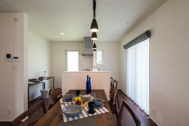Basic Cube A003 modern-dining-room