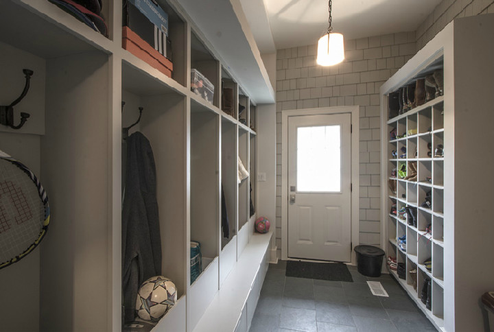 Entryway - transitional entryway idea in Chicago
