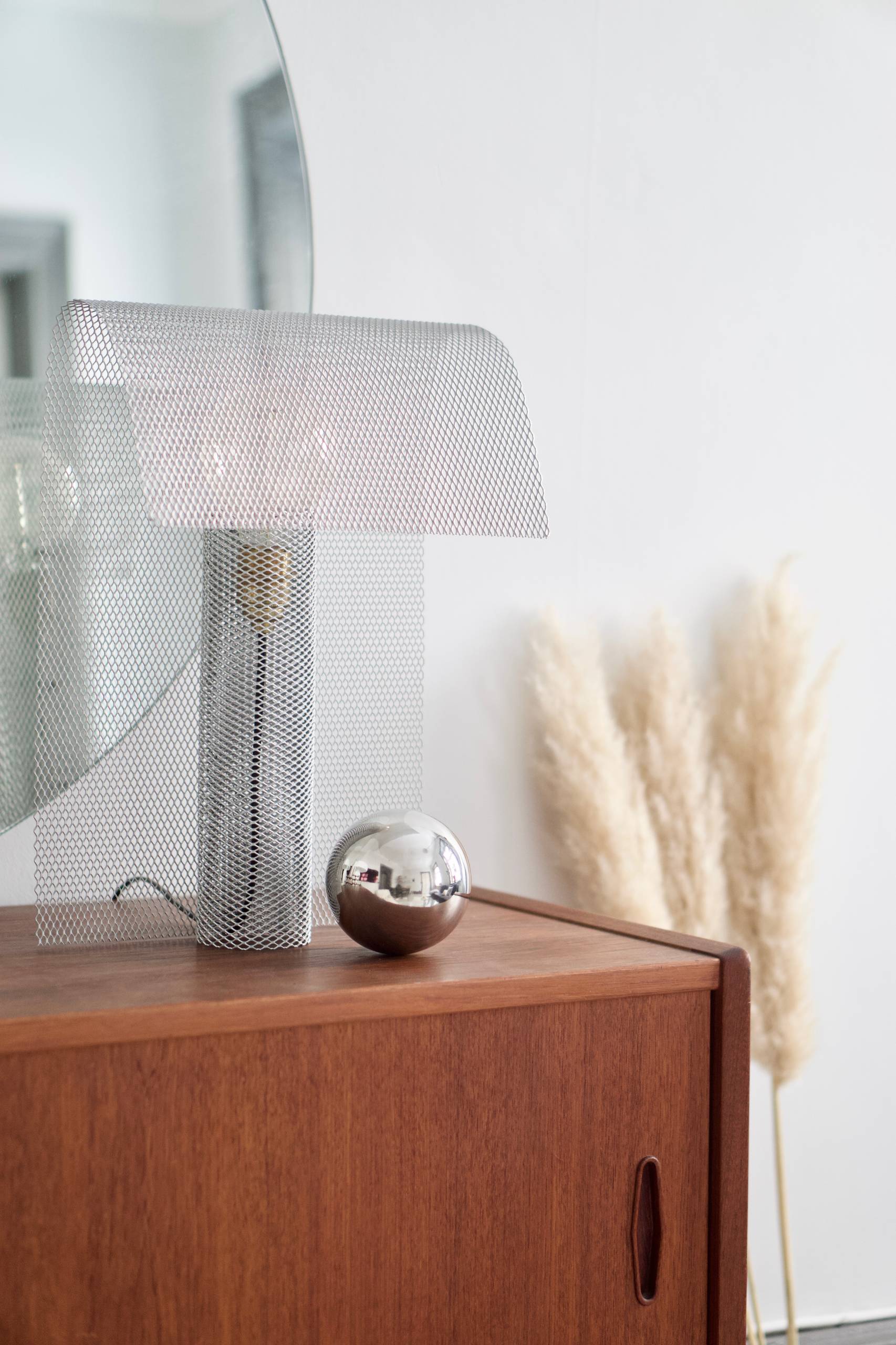 DIY: Eine schicke Lampe aus Lochblech selber bauen