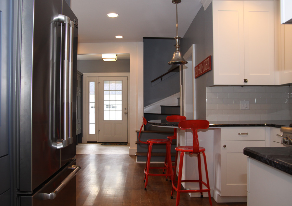 Inspiration for a transitional kitchen remodel in Cleveland