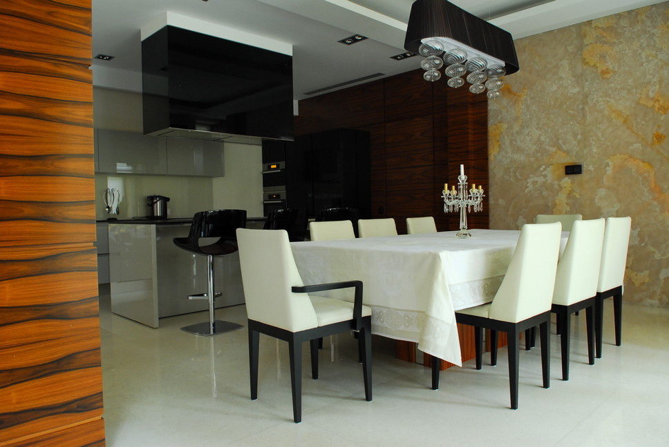 Дом в микрорайоне "Белая дача"