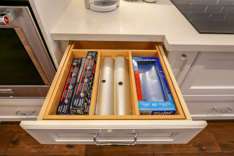 Example of a transitional kitchen design in Toronto