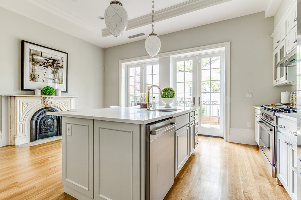 Inspiration for a transitional kitchen remodel in New York