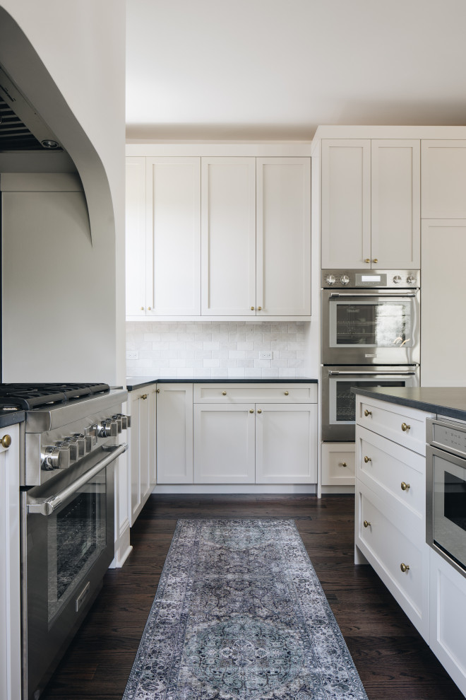 Example of a transitional kitchen design in Chicago