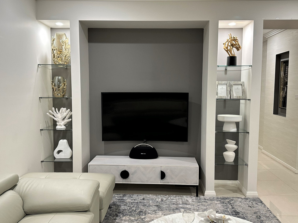Design ideas for a modern living room in Mumbai.