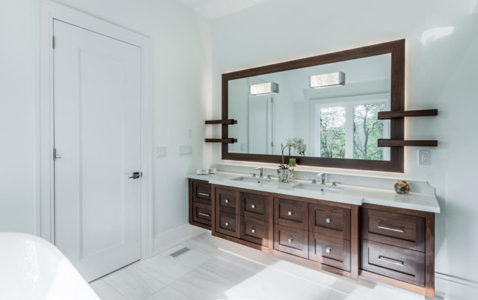 Example of a trendy bathroom design in Toronto