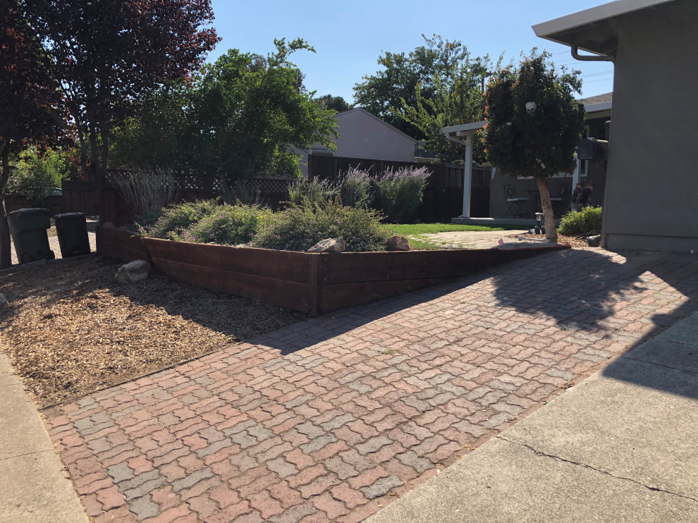 Morgan Hill Tiered Front Garden