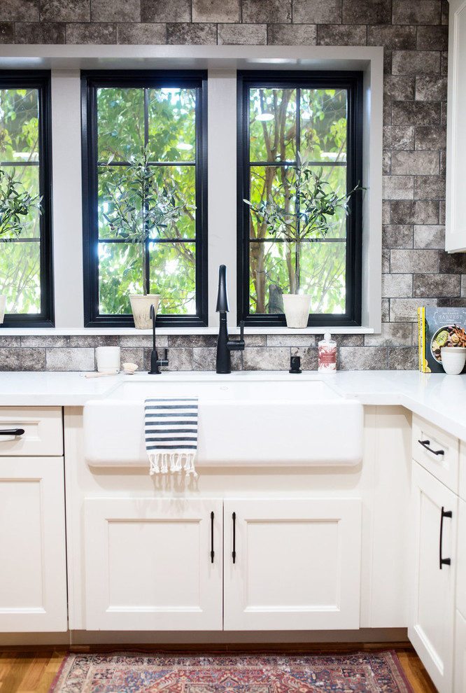 Kitchen - transitional kitchen idea in Phoenix