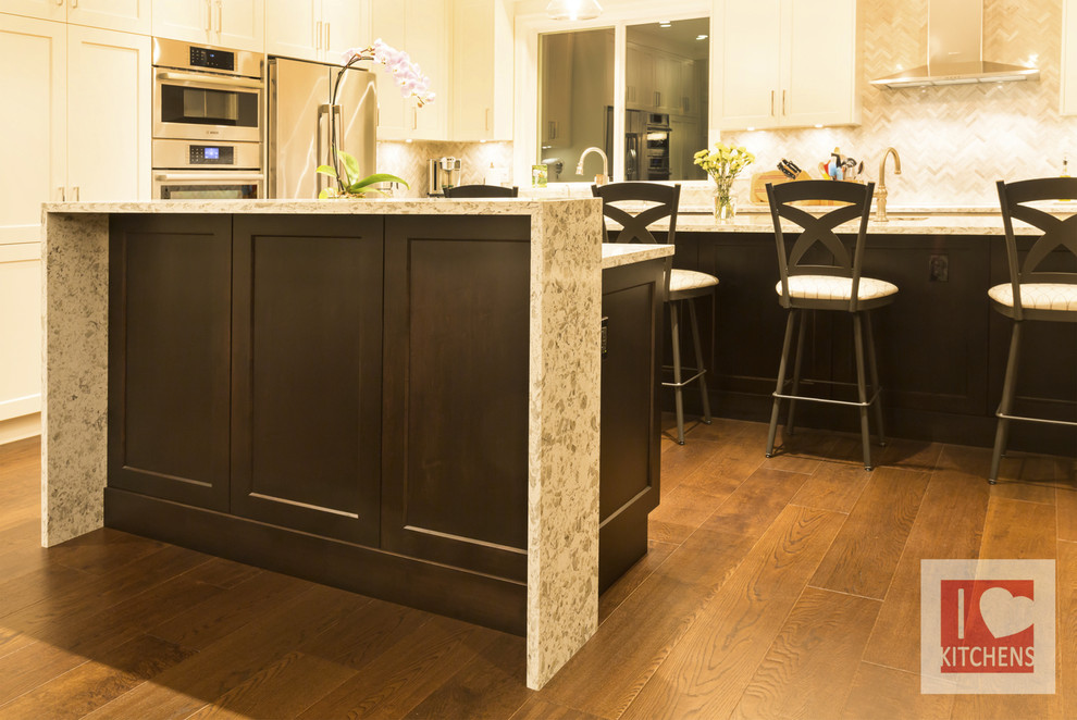 Transitional kitchen photo in Vancouver