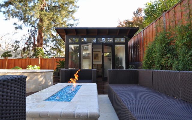 10x12 Poolside Retreat &amp; Living Space - Modern - Los 