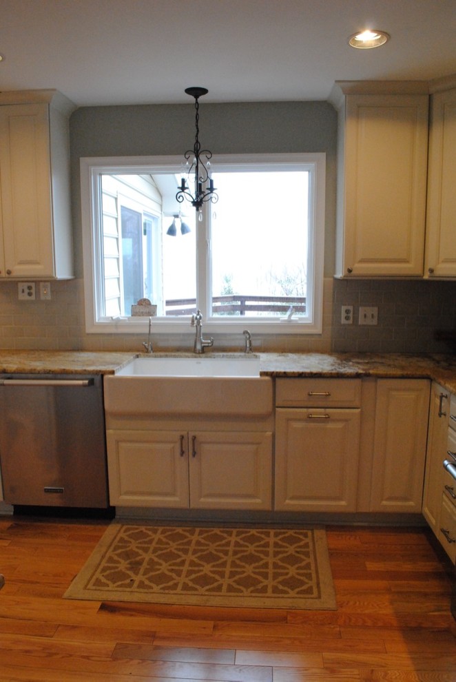 Transitional kitchen photo in DC Metro