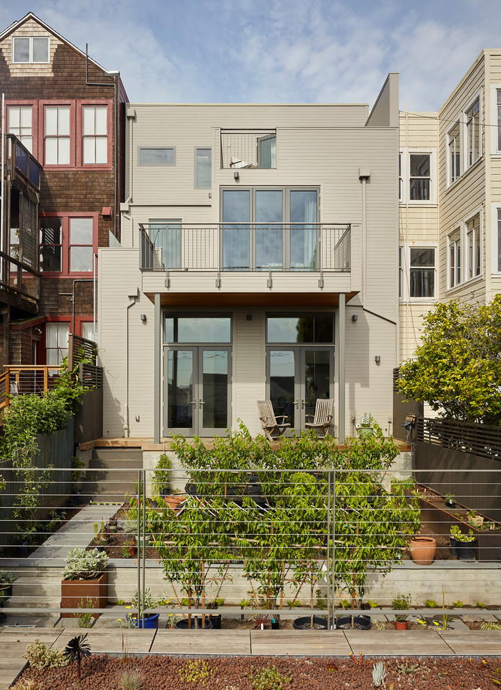 Design ideas for a contemporary three-storey grey house exterior in San Francisco with a flat roof.