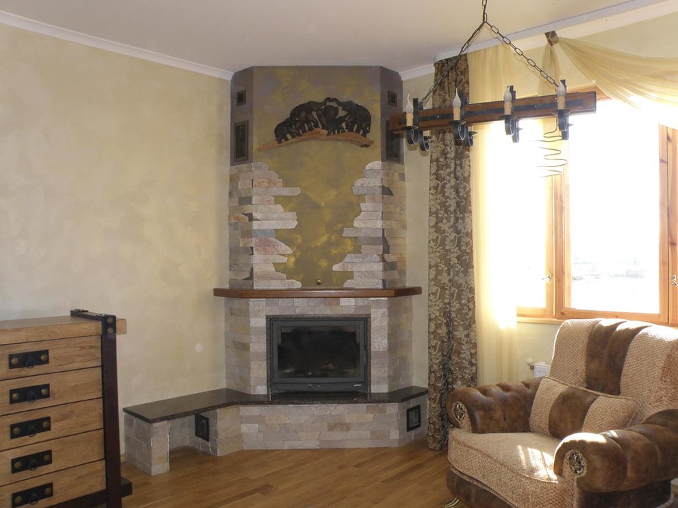 Угловой камин в стиле кантри