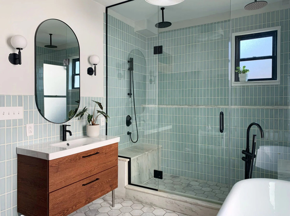 Inspiration pour une salle de bain minimaliste avec des carreaux de céramique.