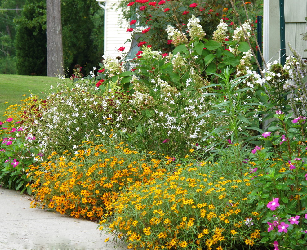 Design ideas for an arts and crafts garden in Charlotte.