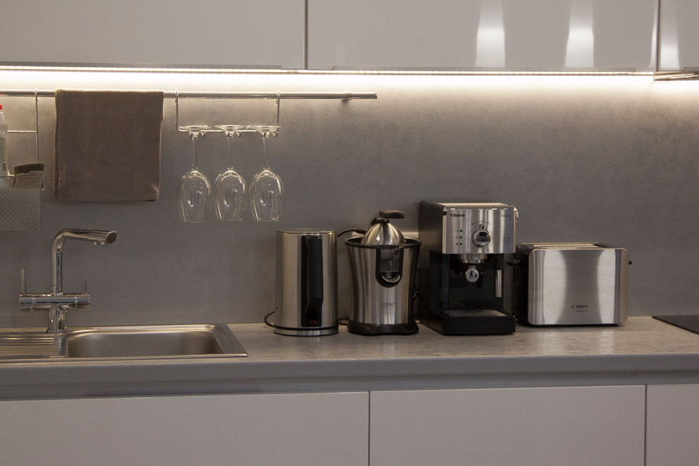 Однокомнатная белая студия