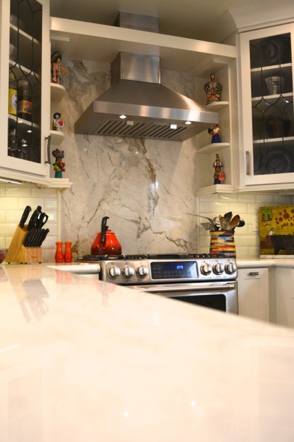 Transitional kitchen photo in Los Angeles
