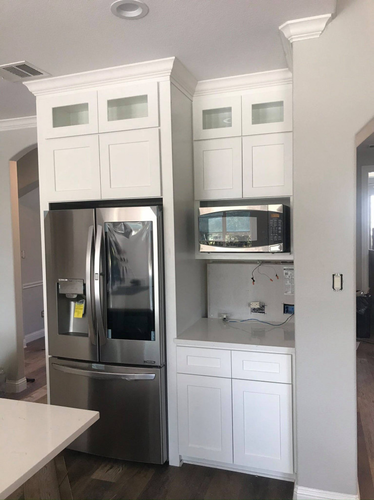 Kitchen - kitchen idea in Austin