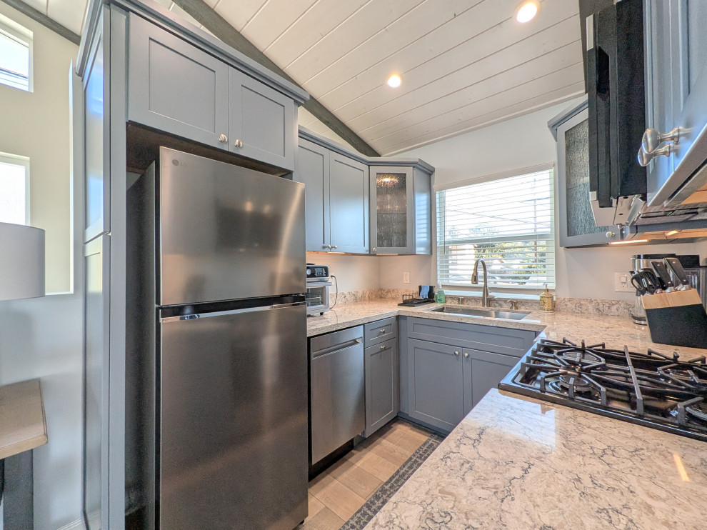 ADU 630 S.F. (above Garage) in Pacific Beach