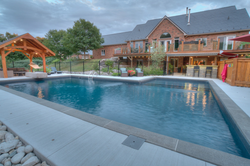 Inspiration for a craftsman home design remodel in Toronto