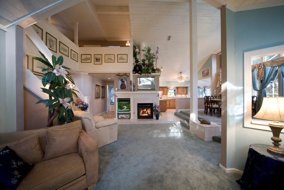 This is an example of a traditional living room in Orlando.