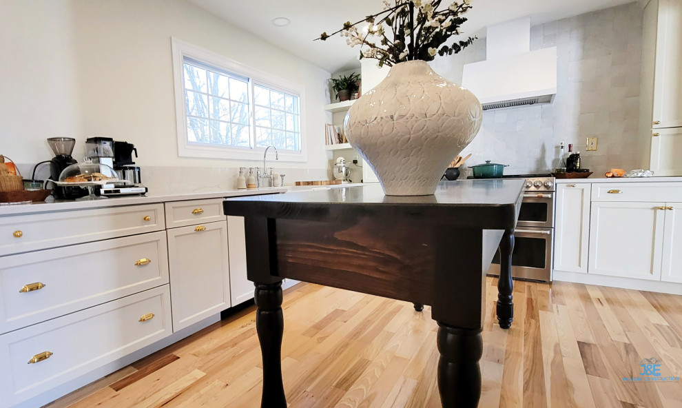 Kitchen - rustic kitchen idea in Baltimore