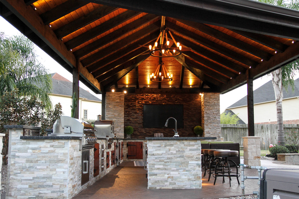 Transitional home design photo in Houston