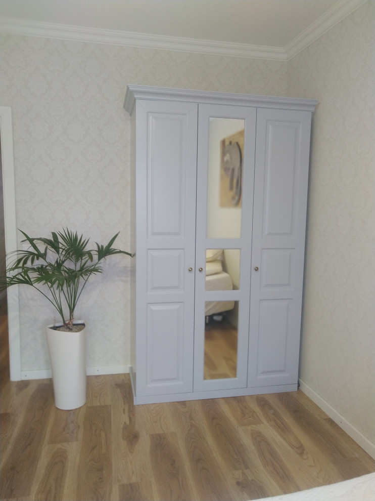 Классичейский шкаф и подвесная тумба на заказ