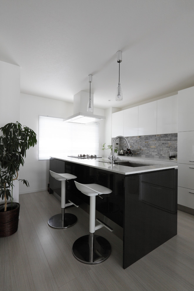 Design ideas for a modern kitchen in Tokyo.
