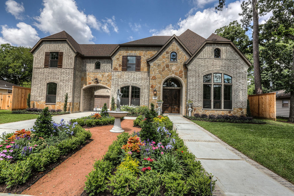 Transitional home design photo in Houston