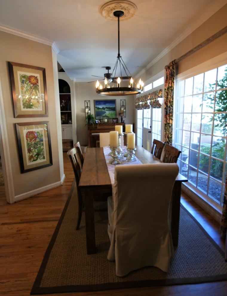 Dining room - transitional dining room idea in Atlanta
