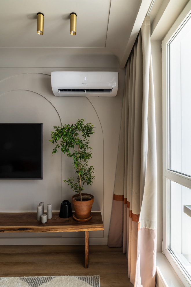 Солнце, арки и осиное гнездо в гостиной