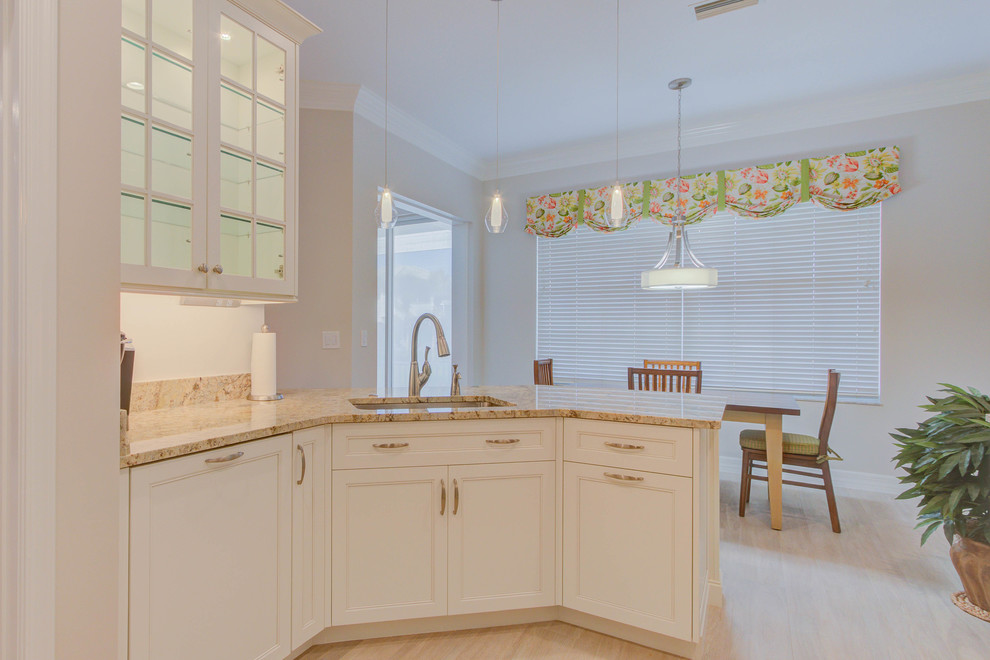 Example of a transitional home design design in Miami