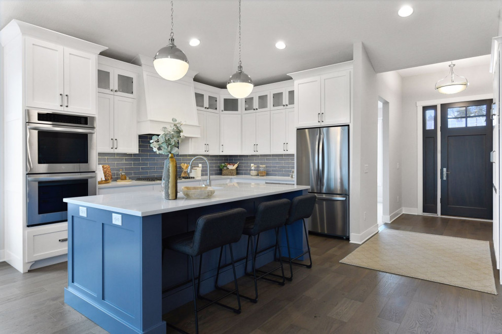 Kitchen - kitchen idea in Minneapolis