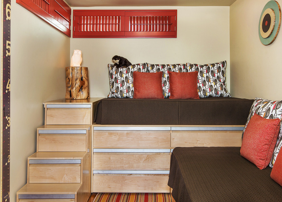 Kids' room - small eclectic gender-neutral medium tone wood floor kids' room idea in Los Angeles with beige walls